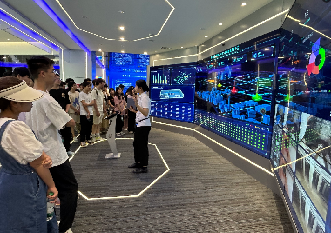 K8凯发国际科技IT精英暑期实训营活动日 | 探秘南京江北新区研创园 科技火花点亮未来梦想